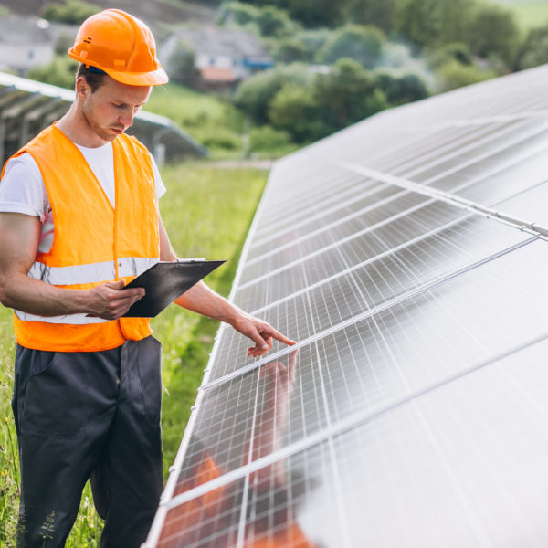 Como uma plataforma de monitoramento de usinas solares pode auxiliar nas vendas dos sistemas fotovoltaicos